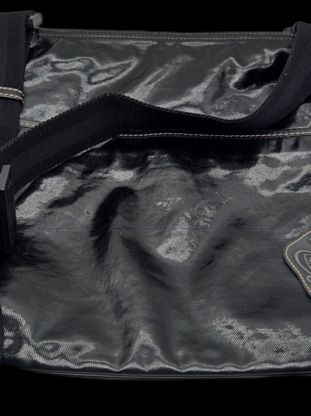 Gucci Crest Emblem Crossbody Messenger Bag - Picture 13 of 16